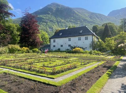 Sykkeltur i Hardanger | Bike tour around the Hardanger Fjord | Discover Norway