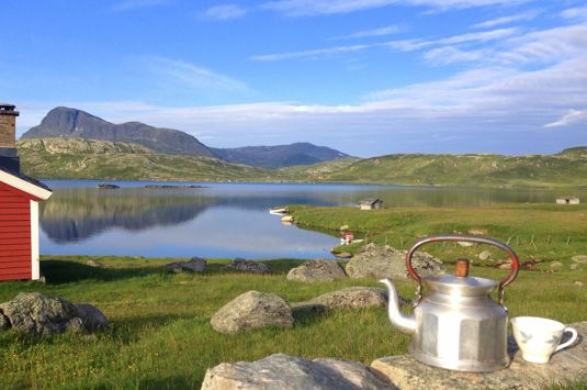 Fotturer med guide i Jotunheimen | Jotunheimen Explorer - Guided Hikes & Farm Stay | Discover Norway 