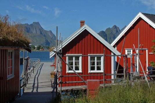 Cycling through the Lofoten Islands | Discover Norway