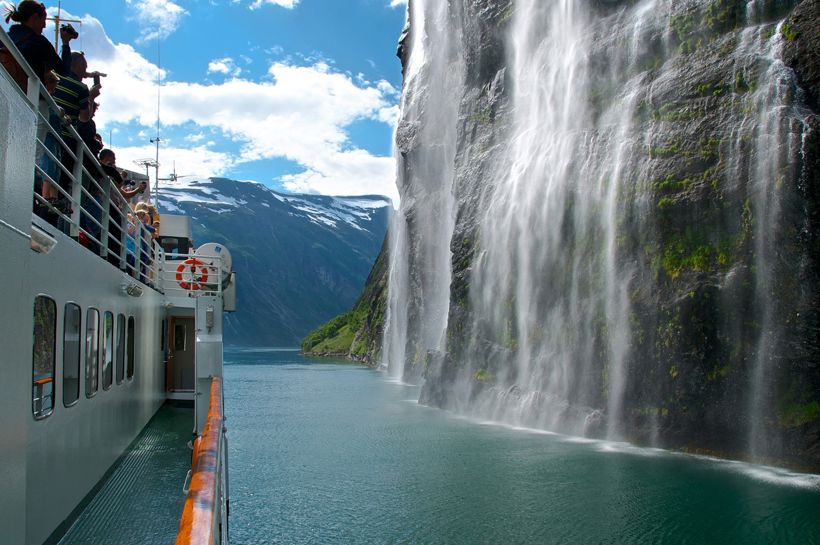 Ålesund to Åndalsnes bike tour | Discover Norway
