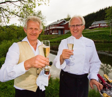 Fotturer med guide i Jotunheimen | Jotunheimen Explorer - Guided Hikes & Farm Stay | Discover Norway