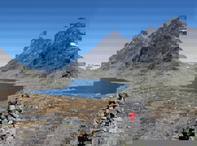 Fotturer med guide i Jotunheimen | Jotunheimen Explorer - Guided Hikes & Farm Stay | Discover Norway