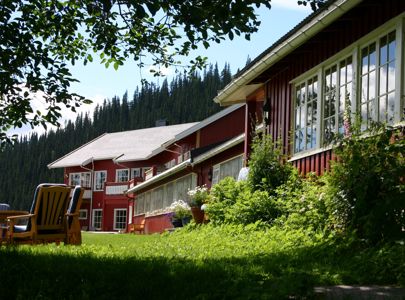 Fotturer med guide i Jotunheimen | Jotunheimen Explorer - Guided Hikes & Farm Stay | Discover Norway